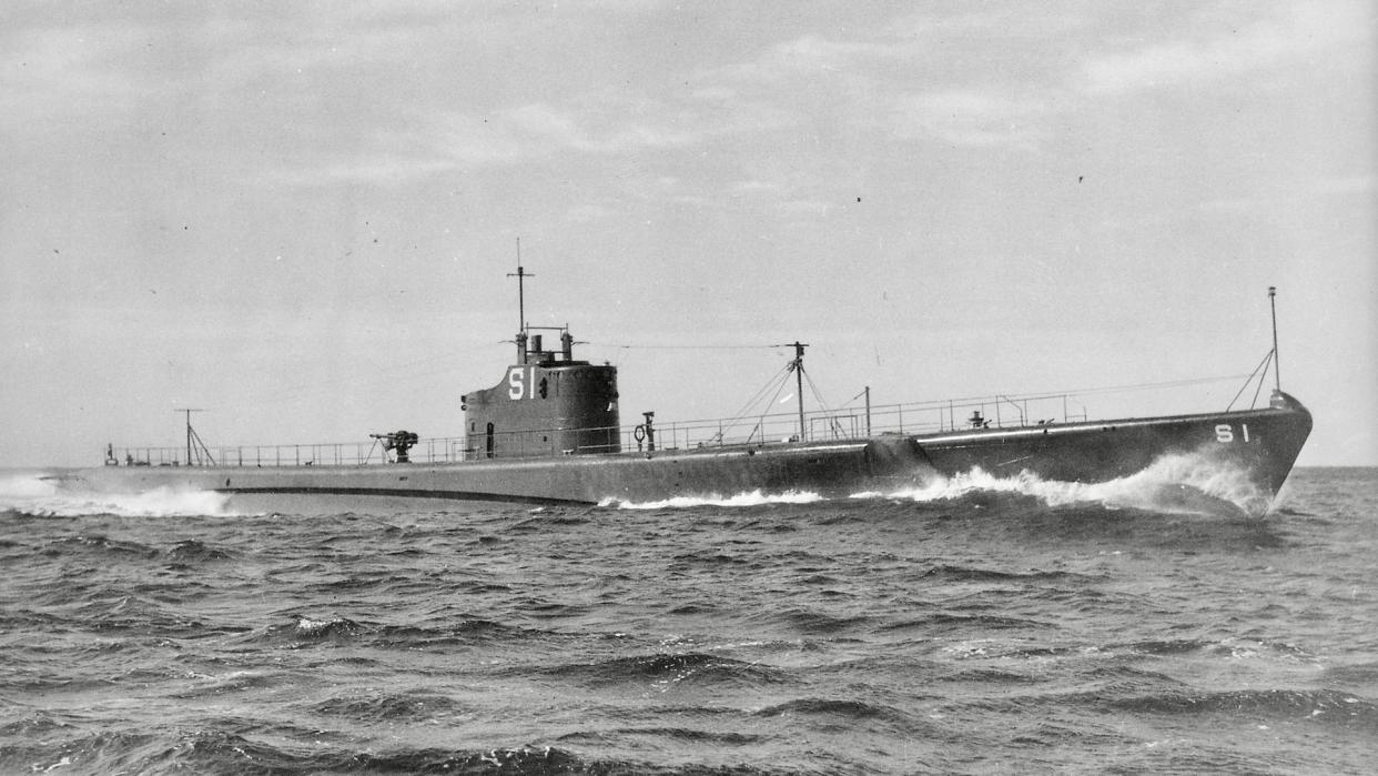 The diesel-hydraulic/diesel-electric submarine USS Salmon at sea