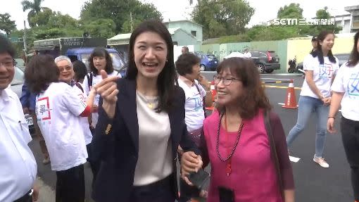 嘉義美女議員戴寧也登記參選。