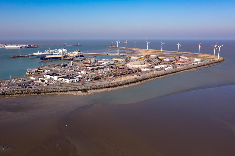 Der Hafen von Zeebrügge in Belgien ist einer der wenigen europäischen Umschlagplätze für LNG von Eistankern - Copyright: picture alliance/dpa/BELGA | Kurt Desplenter