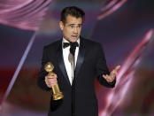 En esta imagen proporcionada por NBC Colin Farrell recibe el premio a mejor actor en una película musical o de comedia por "The Banshees of Inisherin" en la 80a entrega anual de los Globos de Oro en en el Hotel Beverly Hilton el 10 de enero de 2023, en Beverly Hills, California. (Rich Polk/NBC vía AP)