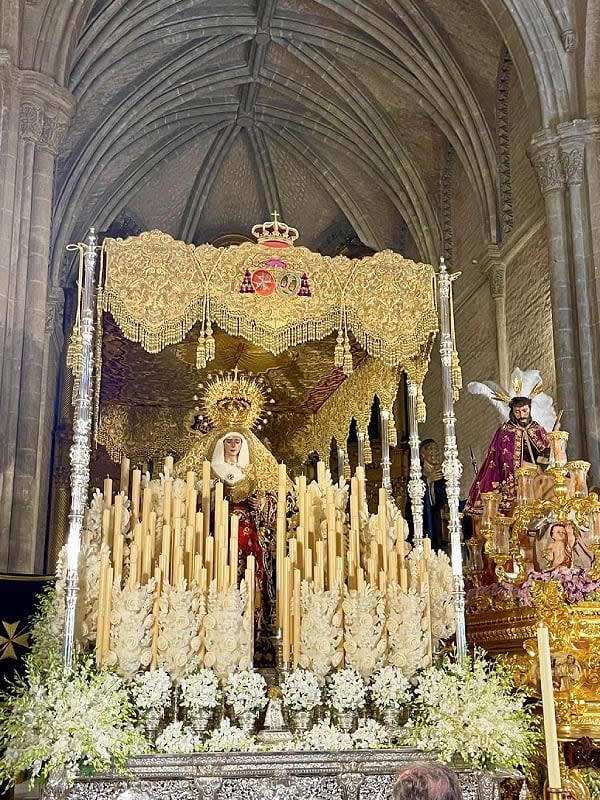 Paso de Semana Santa en Sevilla 