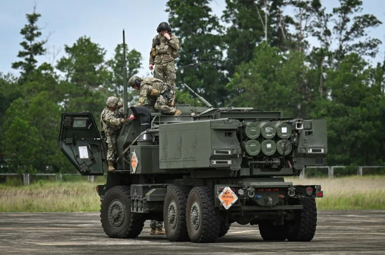 Soldiers put up the antenna of a HIMARS rocket system as part of the Balikatan military exercises last week (JAM STA ROSA)