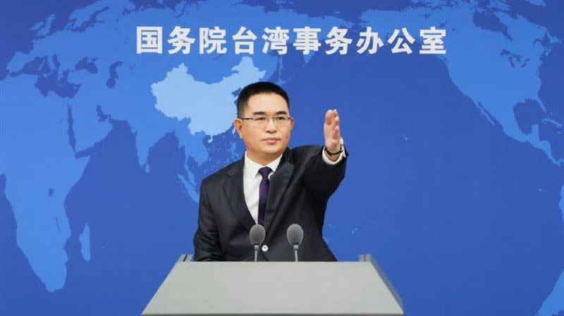 中國國台辦發言人陳斌華表示，兩岸關係回到和平發展的「正確軌道」，是兩岸民眾都樂見的。（圖／翻攝自微博）