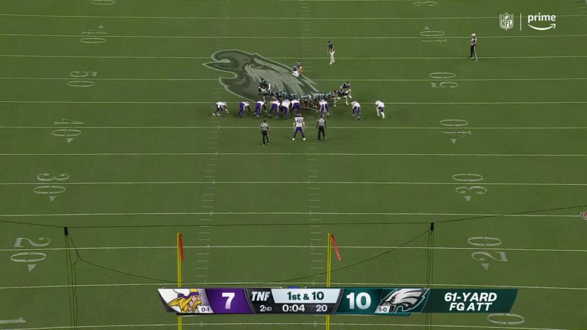 Can't-Miss Play: Philadelphia Eagles kicker Jake Elliott nails a  career-long 61-yard field goal as the halftime buzzer sounds