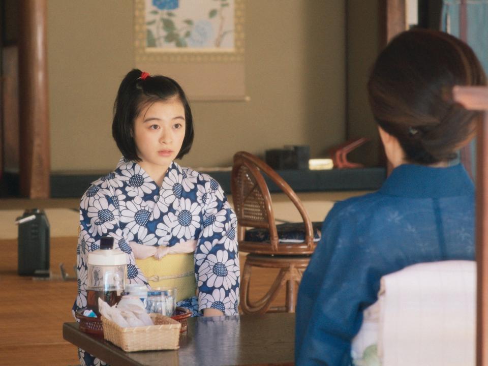 "The Makanai: Cooking for the Maiko House" show involves a young girl serving food to older women.