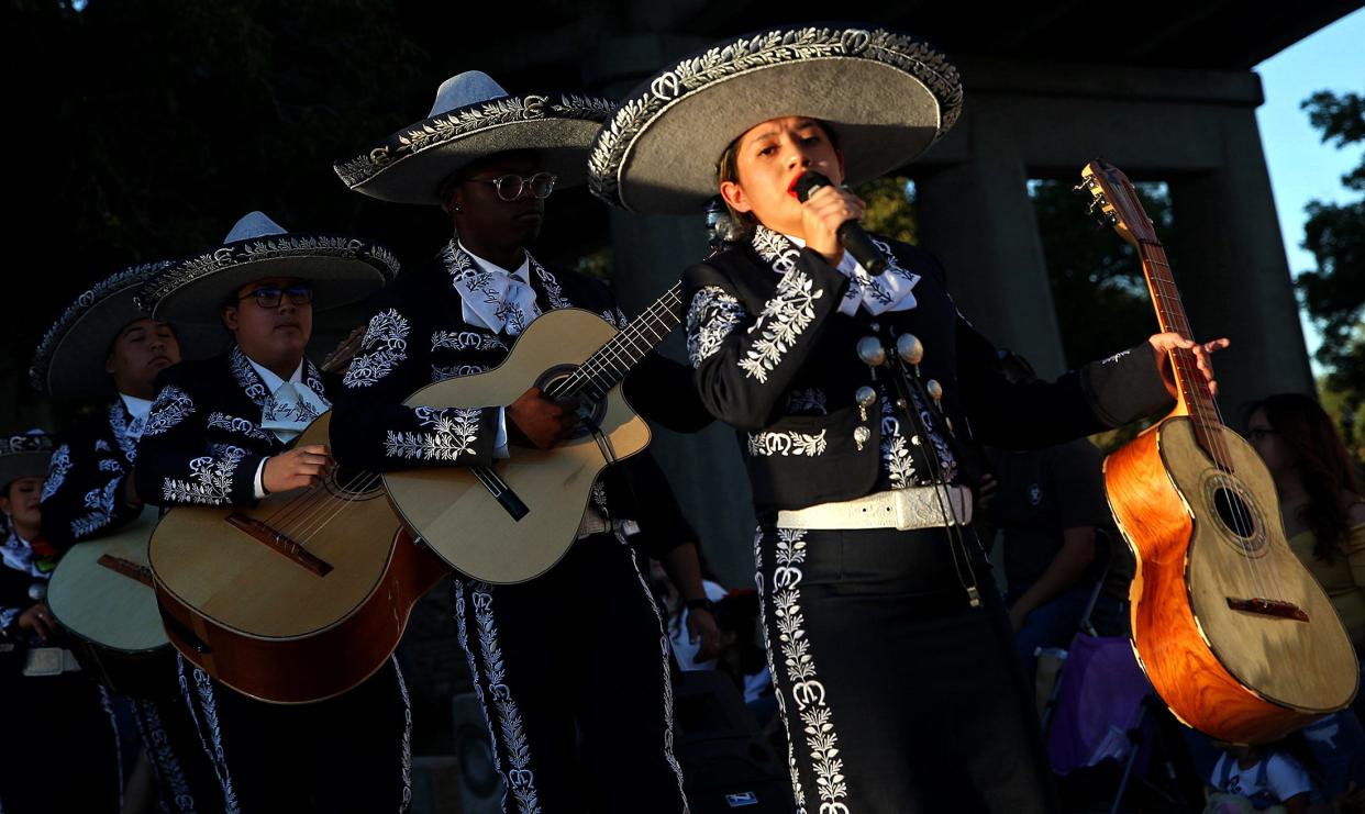 The Lake View High School Mariachi band, Los Caciques, will play alongside Julliard trained pianist Dr. Christopher Schmitt in a free concert this week.