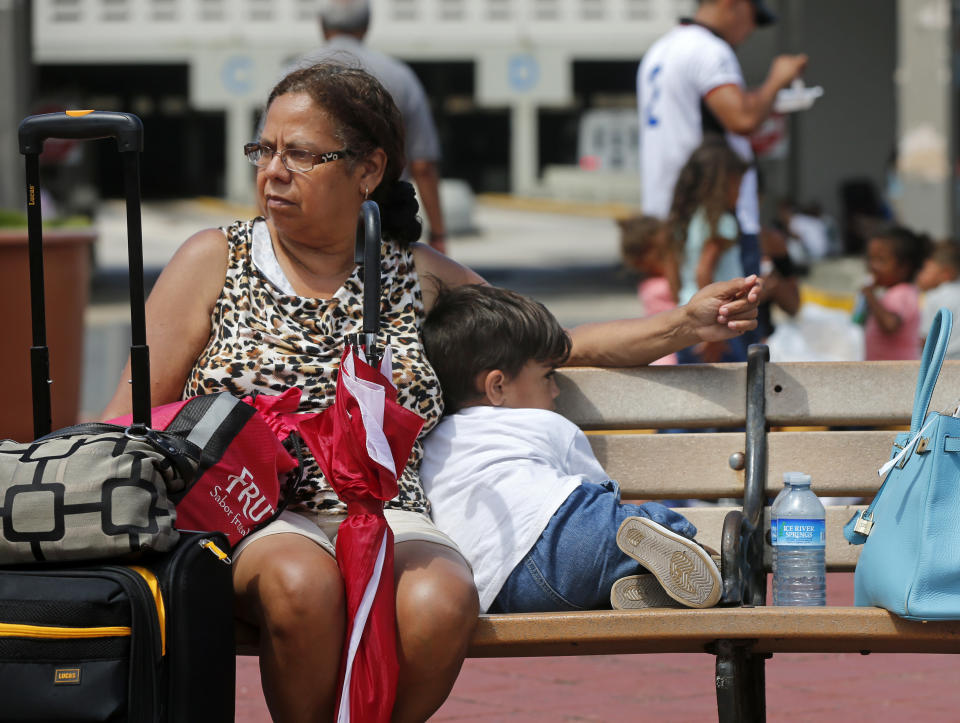 (FOTOS) Crucero de lujo rescata a miles de personas en Puerto Rico y otras islas del Caribe