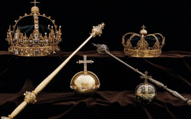 Two thieves were seen escaping by motorboat after taking two crowns and an orb from the priceless collection, according to police - Swedish police