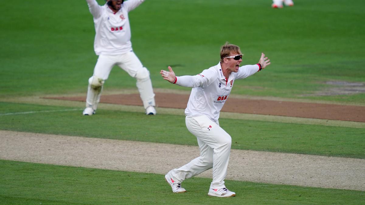 Simon Harmer bowls Essex to thrilling win when Surrey dominate Kent