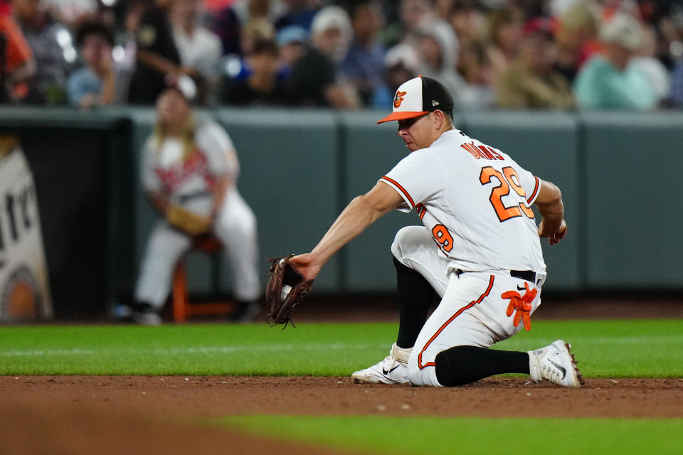 Ramon Urías, tercera base de los Baltimore Orioles, es uno de los mejores antesalistas con el guante en las Grandes Ligas. (Foto: Daniel Shirey/MLB Photos via Getty Images)