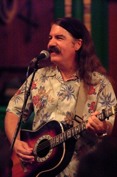 Del Suggs performs at the 2008 Florida Folk Festival.