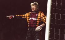 Oliver Kahn stand immer unter "Druck!". Was seine Frisur anging, war er als Spieler aber mehr so der lockere Das-kann-warten-Typ. (Bild: Michael Cooper/Allsport/Getty Images)