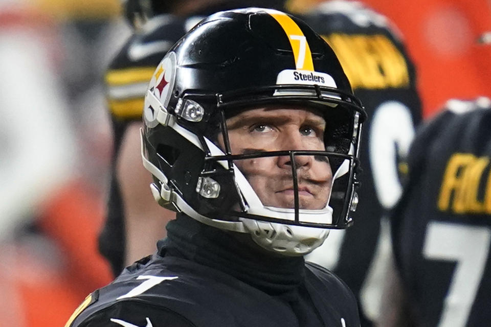 Pittsburgh Steelers quarterback Ben Roethlisberger (7) looks a the scoreboard as he walks off the field during the first half of an NFL wild-card playoff football game against the Cleveland Browns, Sunday, Jan. 10, 2021, in Pittsburgh. (AP Photo/Keith Srakocic)