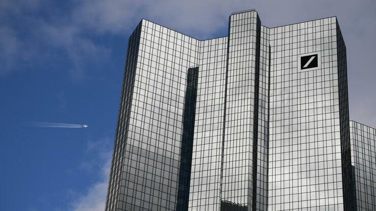 Die Verantwortung für den Steuerschaden liege bei der Deutschen Bank, argumentiert die Privatbank M.M. Warburg. Diese weist die Vorwürfe zurück. Foto: dpa