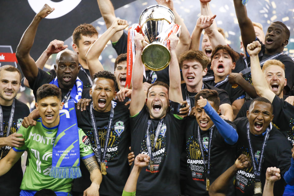 Seattle Sounders festejando el título de la CONCACAF tras vencer a Pumas en la final de mayo del año pasado. (Joe Nicholson-USA TODAY Sports)