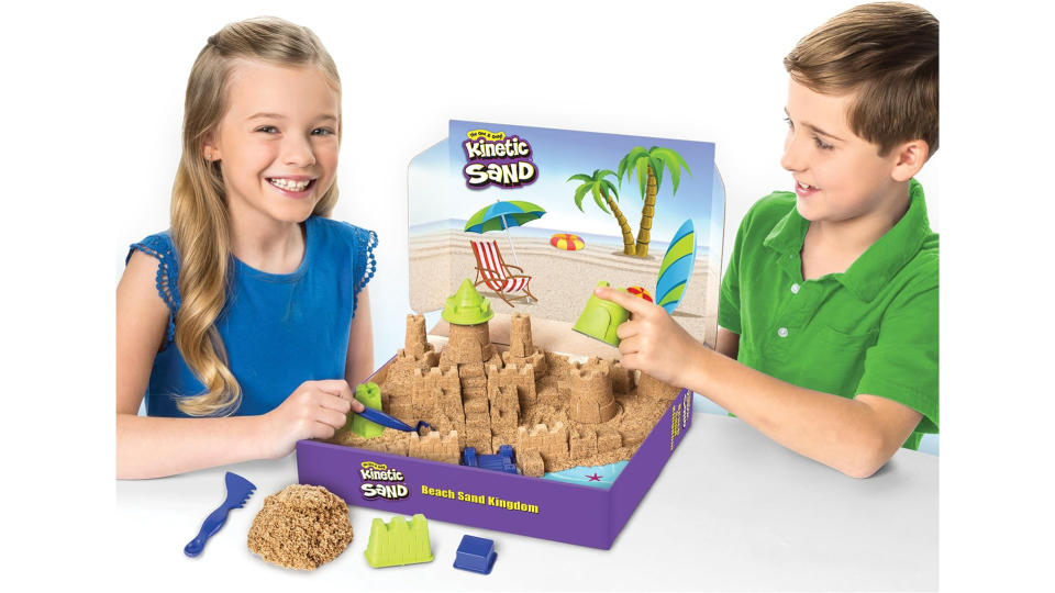 Kinetic Sand - Beach Sand Kingdom Playset with 3lbs of Beach Sand, for Ages 3 and Up, Multicolour. (Photo: Amazon SG)