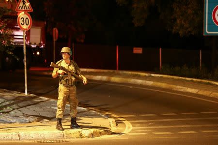 Turkish military block access to the Bosphorus bridge, which links the city's European and Asian sides, in Istanbul, Turkey, July 15, 2016. REUTERS/Stringer - RTSI72D