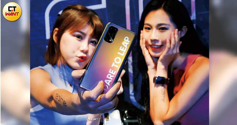 包括realme、小米及華為等手機品牌都採用聯發科天璣1000晶片，讓聯發科在5G市場拿下話語權。圖為去年底realme 5G手機X7上市記者會。（圖／黃耀徵攝）