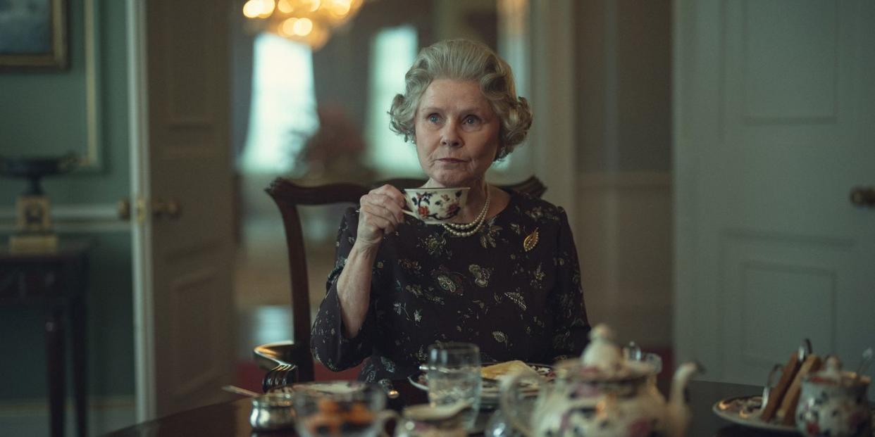 imelda staunton as queen elizabeth