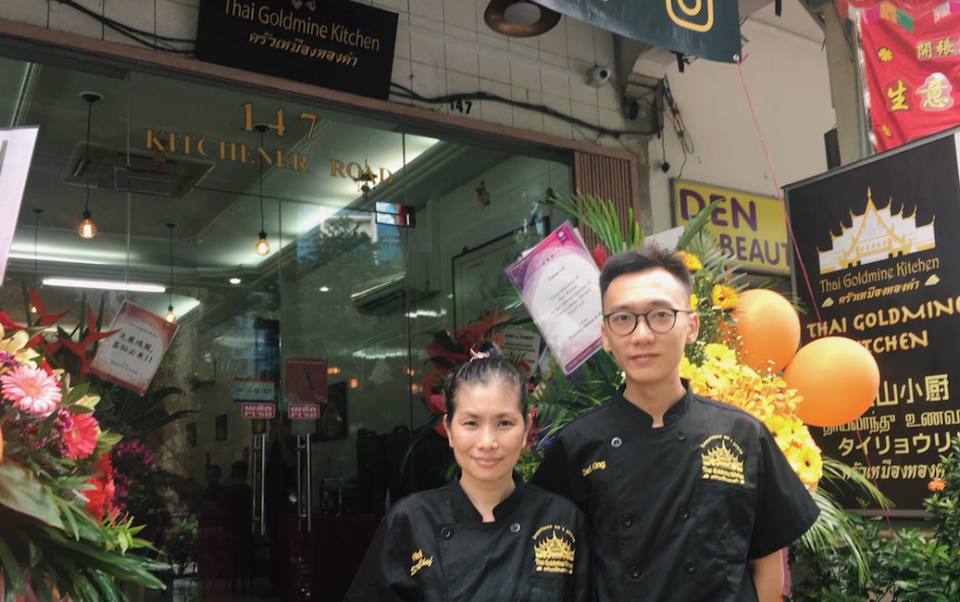 Two of the chefs at Thai Goldmine: Chef P Noi (left) and Chef King. (Photo: Gabriel Choo/Yahoo Lifestyle Singapore)