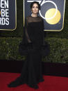 <p>Vom Leg-Bombing-Vamp zur Grande Dame: Angelina Jolie in Atelier Versace. (Bild: AP) </p>