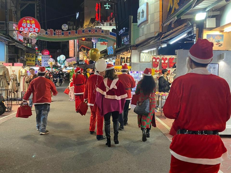 圖：逢甲夜市聖誕遊街。星享道酒店/提供