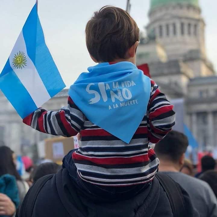 <p>Tandis que les opposants de la législation ont choisi la couleur bleu. Crédit photo : argentinaunaprovida / Instagram </p>