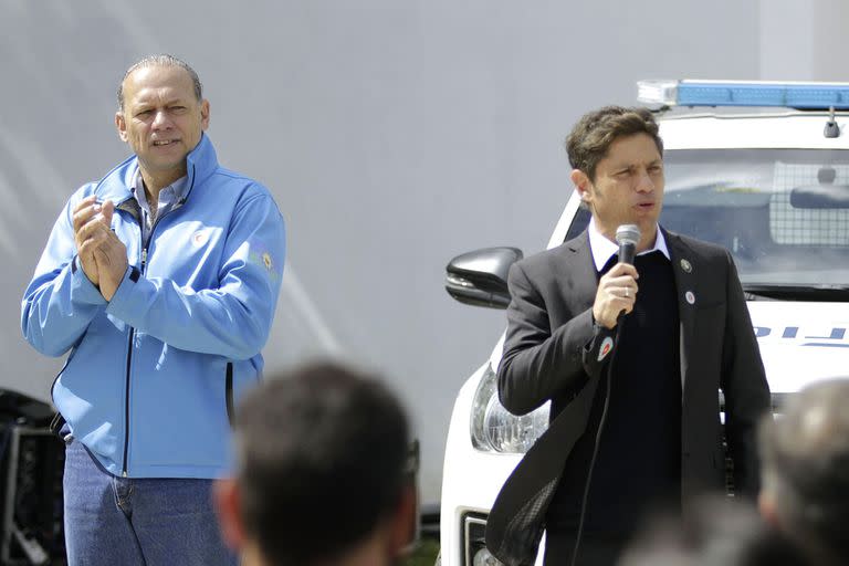 El ministro Sergio Berni junto al gobernador Axel Kicillof.