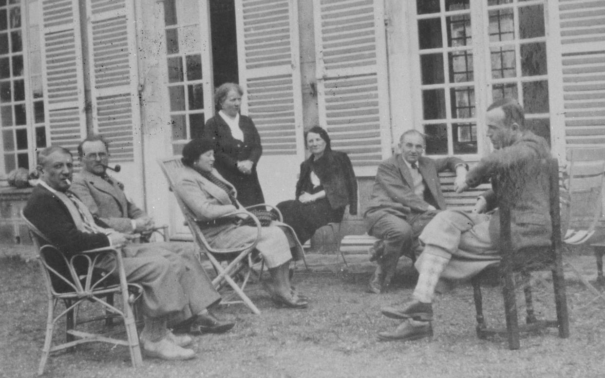Picasso (far left) in spats and plus fours with visitors, including the artist Elie Lascaux (second left) - © Photo RMN - Michèle Bellot