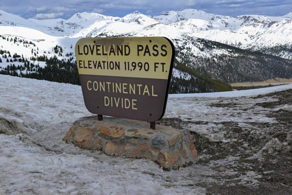 loveland pass sign