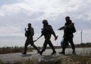 Members of the Ukrainian national guard are seen at a checkpoint nearby the town of Slavyanoserbsk, in Luhansk region September 10, 2014. REUTERS/Gleb Garanich