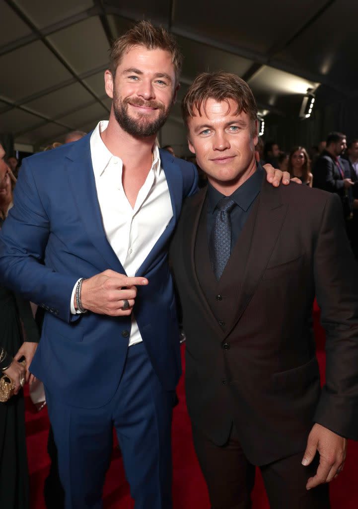<p>Luke is far from being "short," but standing next to his brother Chris (6' 3"), yeah, he's looking a little tiny. The God of Thunder will do that to you. </p>