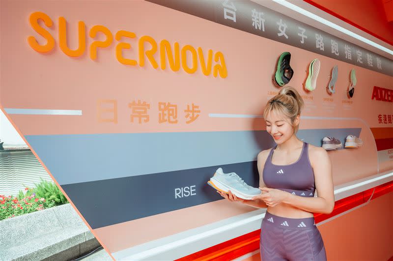 沈音燈穿上全新adidas SUPERNOVA 系列跑鞋驚喜現身。（圖／品牌提供）