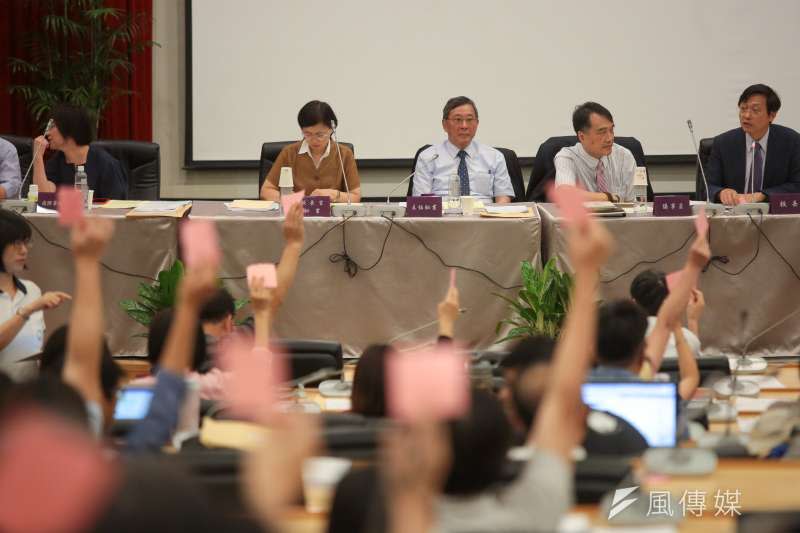 20180609-台大代理校長郭大維9日主持「台大校務會議」，會議中表決通過針對拔管案先進行資料收集。（顏麟宇攝）