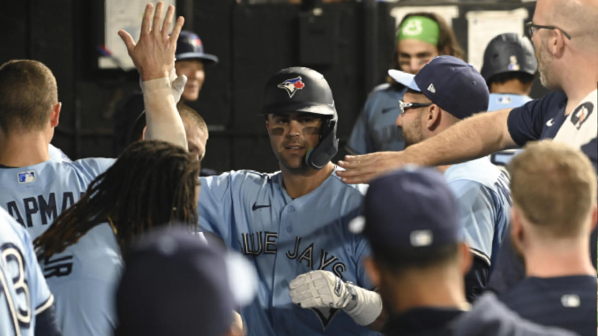 Whit Merrifield helps Toronto Blue Jays beat Chicago White Sox 5-4