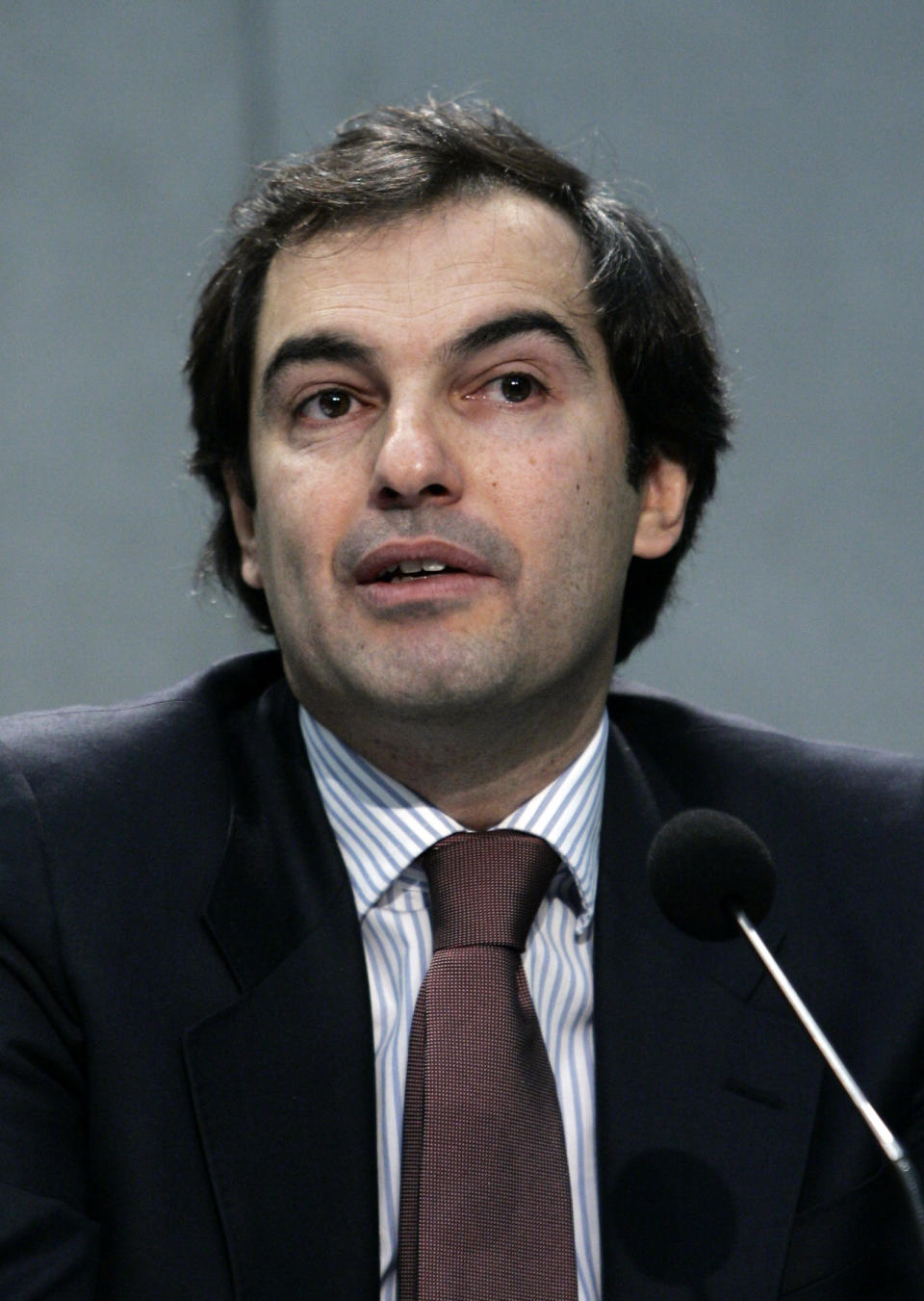 FILE - In this Jan. 23, 2009 file photo, Henrique de Castro, Google's then Managing Director Media Solutions, speaks during a news conference at the Vatican's press room. Yahoo on Wednesday, Jan. 15, 2014 announced that CEO Marissa Mayer is cutting loose de Castro, Yahoo's chief operating officer, a possible sign that the Internet company's efforts to revive its long-slumping advertising sales aren't paying off.(AP Photo/Riccarco De Luca, File)