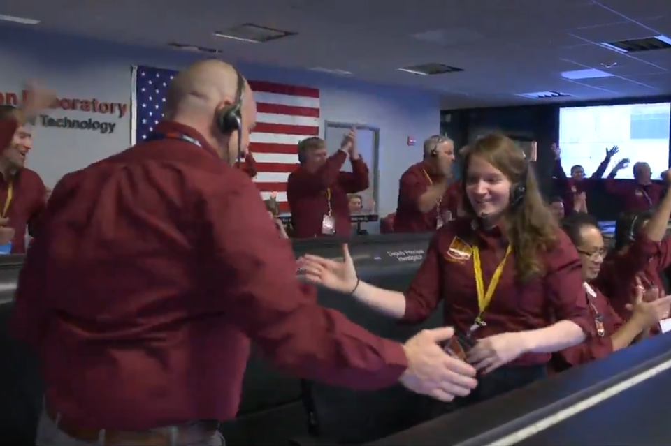 NASA engineers Gene and Brooke celebrated the InSight lander touching down on Mars with an elaborate NFL-inspired handshake. (Twitter/@NASAJPL)