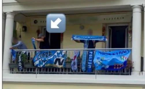義大利頭號通緝犯因慶祝球隊奪冠，被拍下狂歡照片行蹤意外曝光。（翻攝自@Radio1Rai推特）