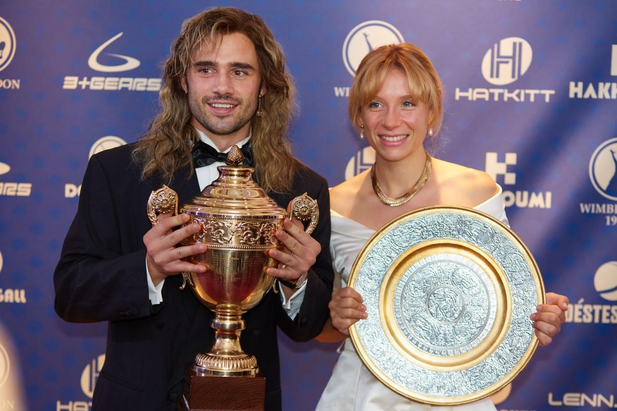 "Perfect Match" erzählt von den Erfolgen der Tennisstars André Agassi (Toby Sebastian) und Steffi Graf (Lena Klenke) ebenso wie von deren Liebesgeschichte. (Bild: Prime Video)