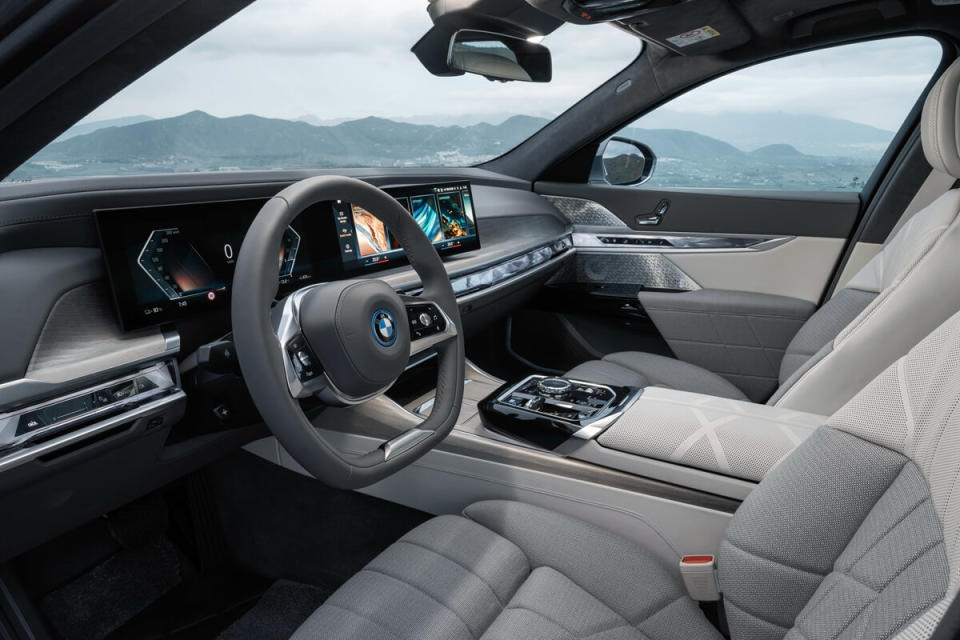 P90458245_highRes_the-new-bmw-i7-xdriv.jpg