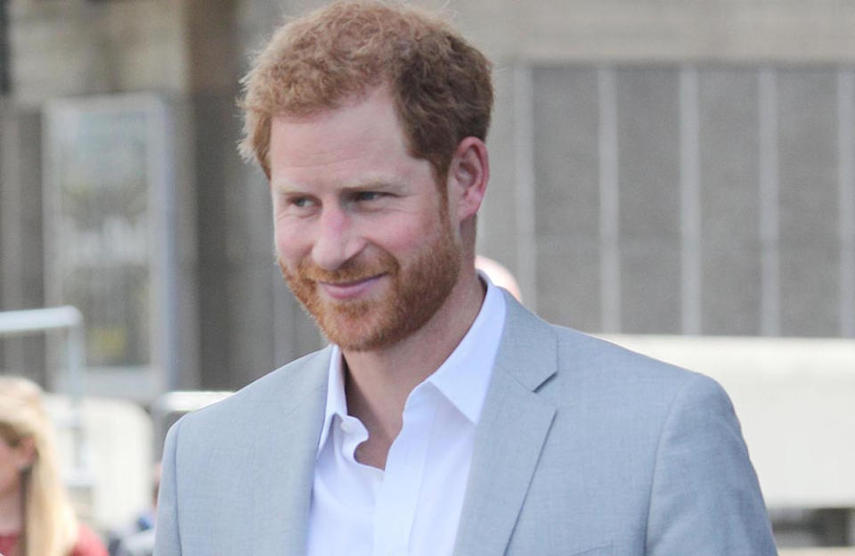 Le prince Harry a non seulement perdu sa mère étant petit, il a également souffert du décès de son meilleur ami Henry van Straubenzee, lequel est décédé dans un accident de voiture en 2002.