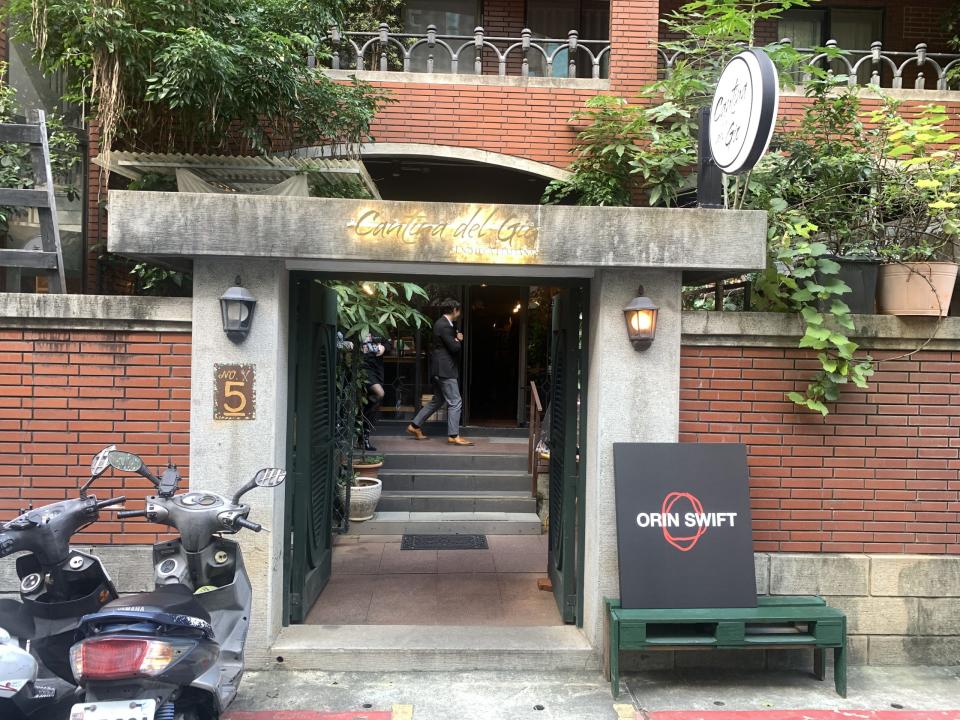 由酒商泰德利與北義料理餐廳 Cantina del Gio 共同舉辦當代藝術酒標展【先入為主 |當代焚術酒標X 品飲展】