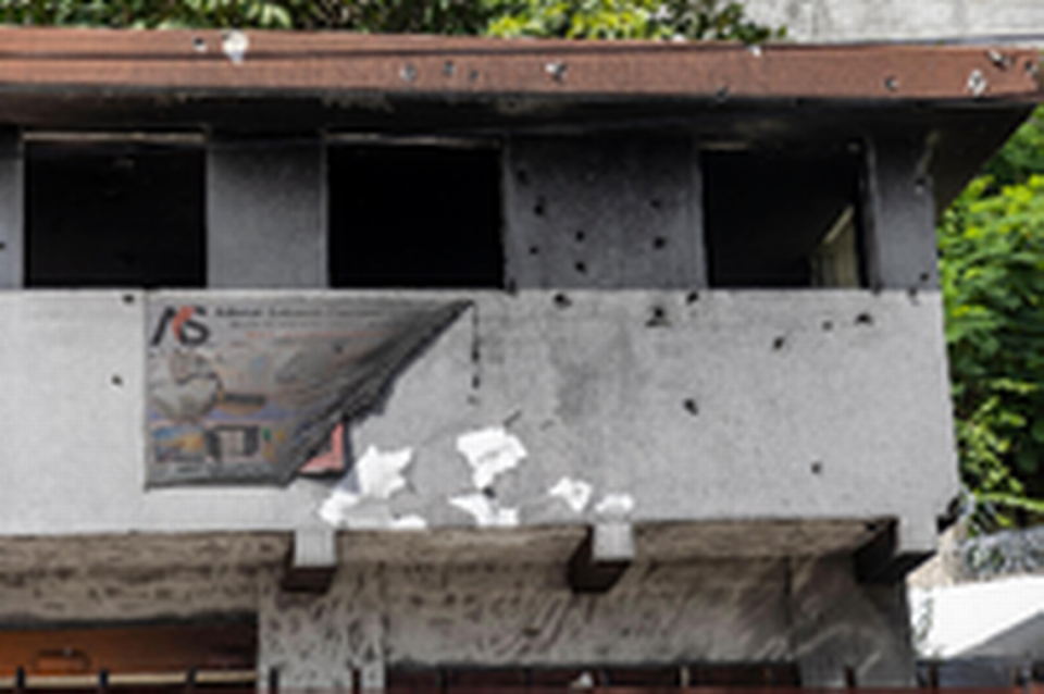Este es el edificio de dos pisos que fue baleado durante un tiroteo entre ex soldados colombianos y la policía haitiana en julio de 2021. Los ex soldados están acusados de matar al presidente Jovenel Moïse.