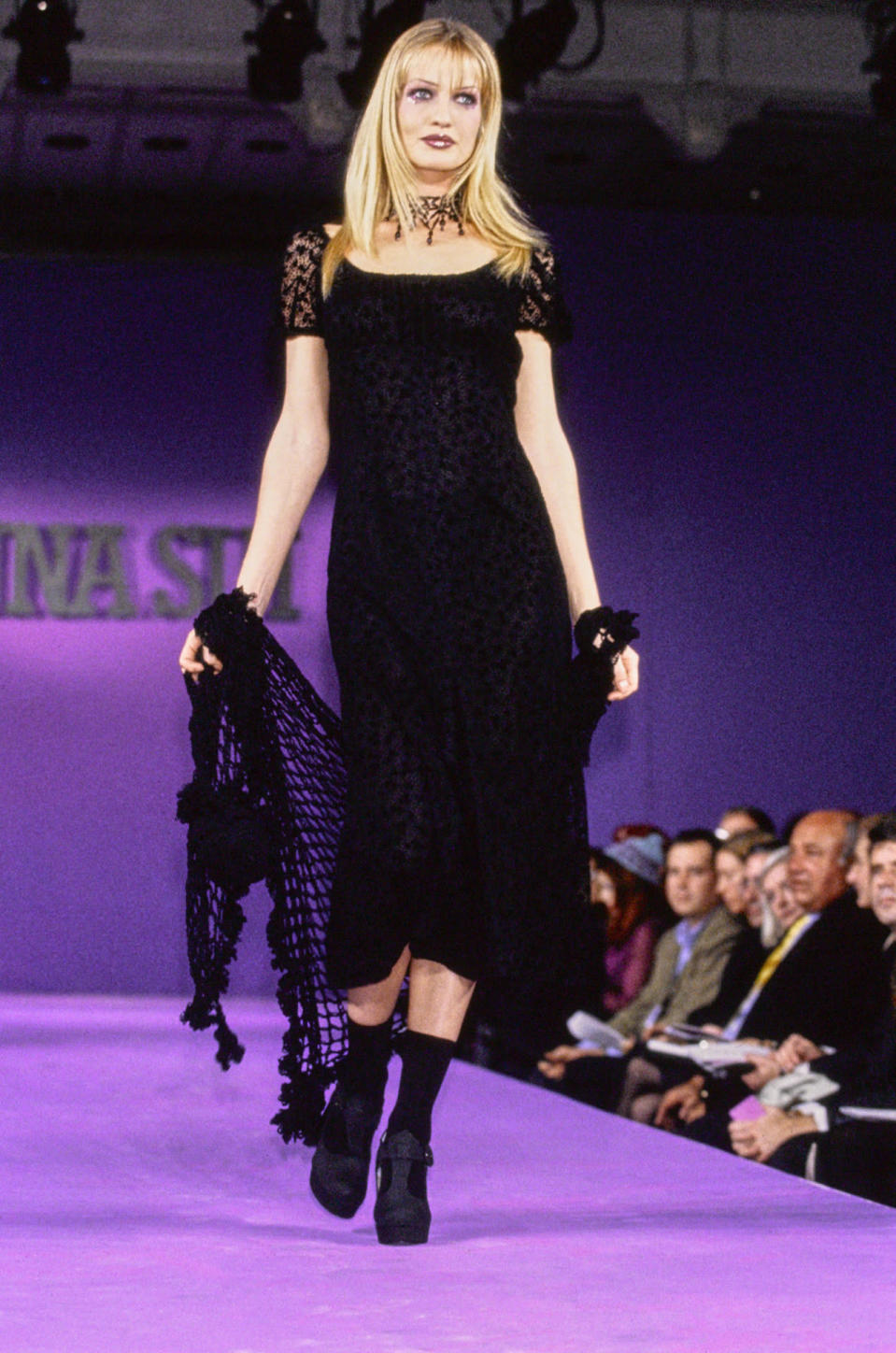 Karen Mulder wears the perfect ‘90s dress.