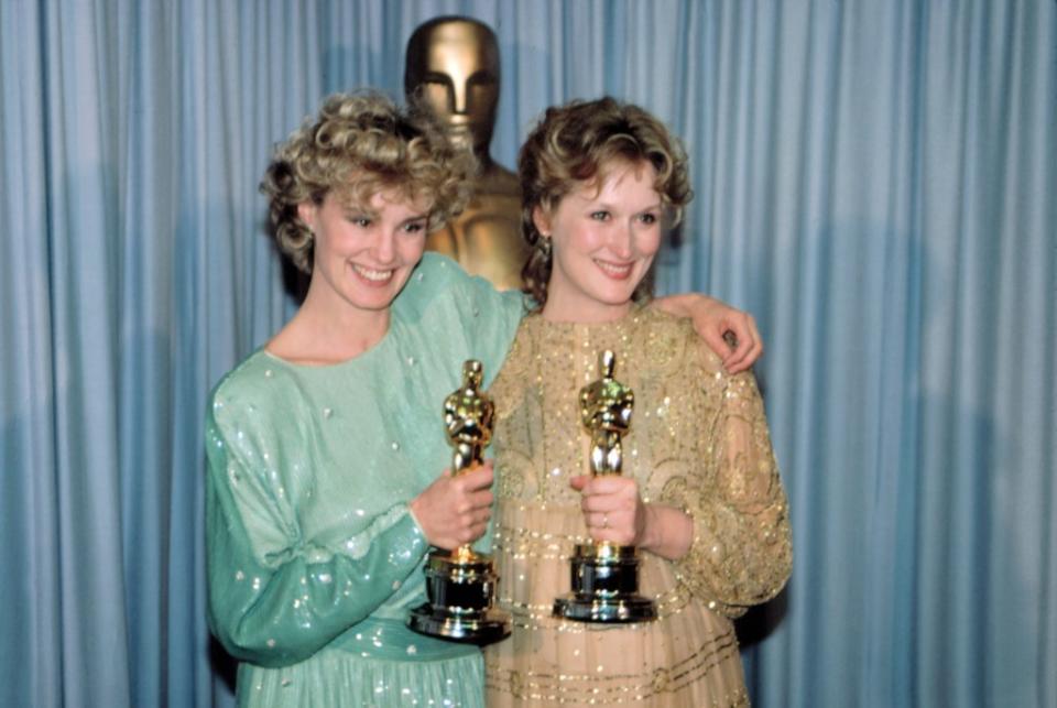 Jessica Lange (l) and Meryl Streep holding their Oscars in 1982. Courtesy Everett Collection