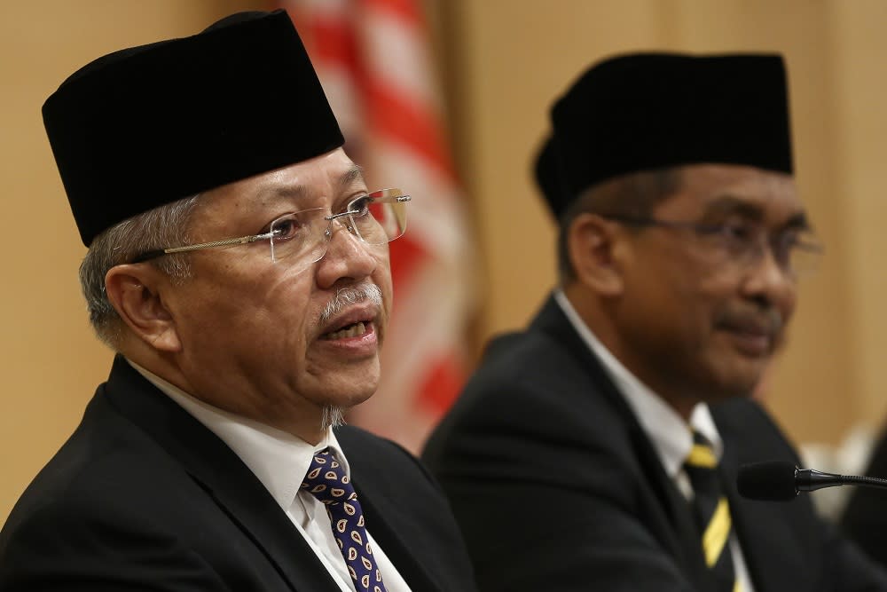 Umno secretary-general Tan Sri Annuar Musa (left) speaks during a press conference at the party’s headquarters in Kuala Lumpur February 25, 2020. — Picture by Yusof Mat Isa