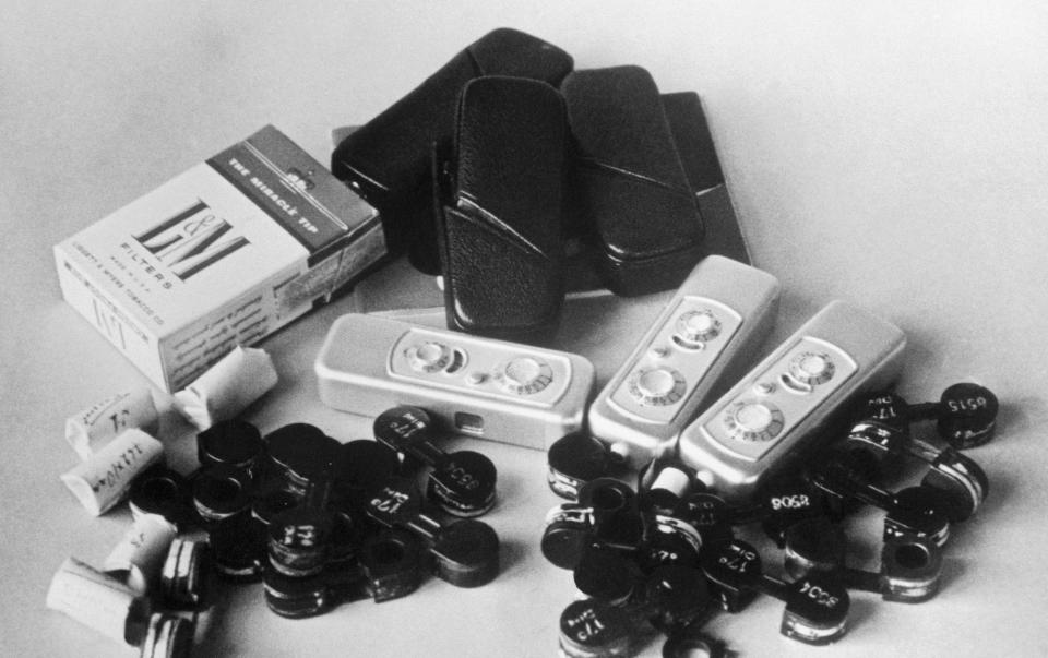 Miniature cameras, microfilms and a decoy cigarette packet, all seized from Oleg Penkovsky - Bettmann