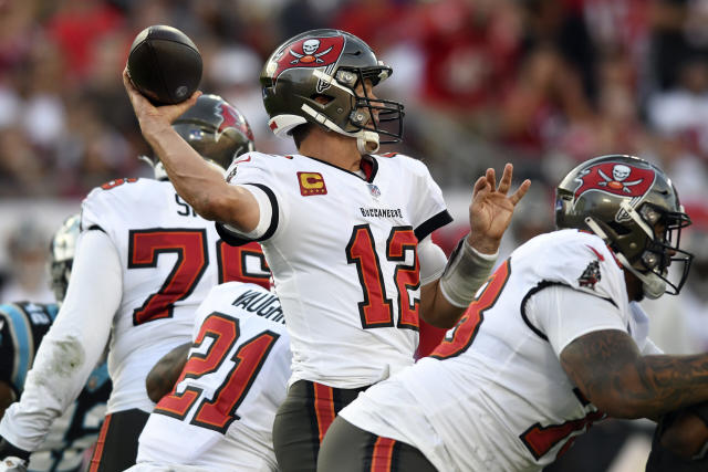 Bucs' Tom Brady breaks own NFL mark for completions in season