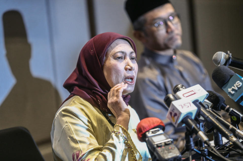 Tourism Minister Datuk Nancy Shukri speaks at a press conference at Sheraton Petaling Jaya Hotel, May 17, 2022. ― Picture by Hari Anggara