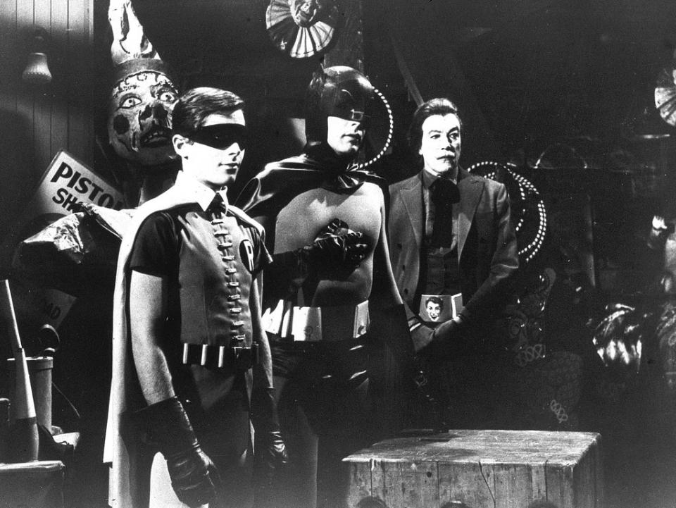 Burt Ward como Robin, Adam West como Batman y Cesar Romero como el Guasón en un episodio de ‘Batman’ de 1967 (Getty)